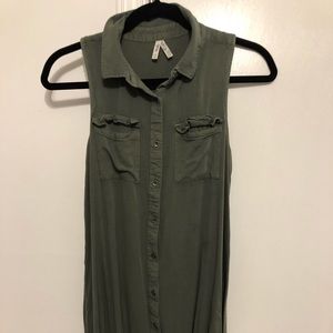 SLEEVELESS COLLARED DRESS